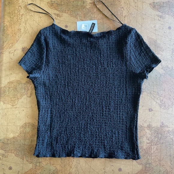 H&M Black Crinkle Textured Off-Shoulder top - Picture 6 of 6